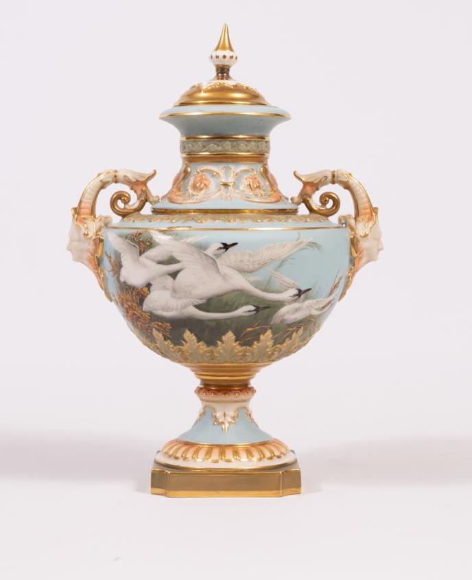 A ROYAL WORCESTER CHINA VASE AND COVER Image