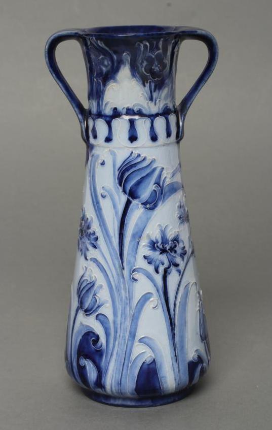 A MACINTYRE MOORCROFT POTTERY FLORIANWARE VASE Image