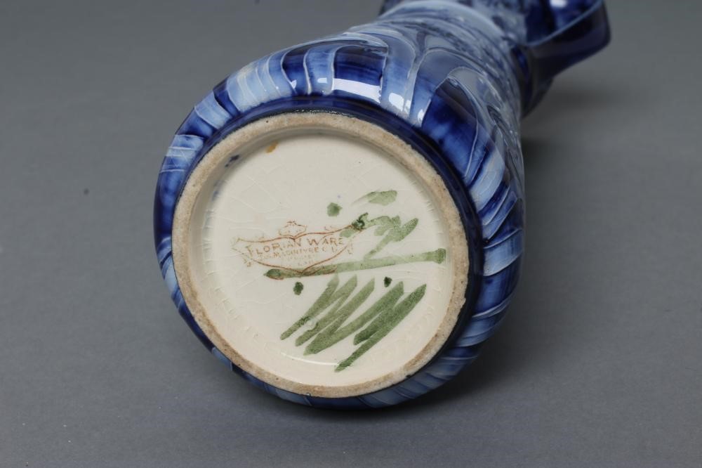 A MACINTYRE MOORCROFT POTTERY FLORIANWARE VASE Image