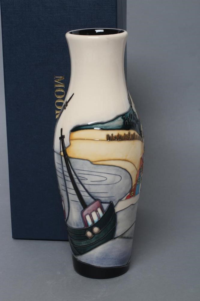 A MOORCROFT POTTERY VASE Image