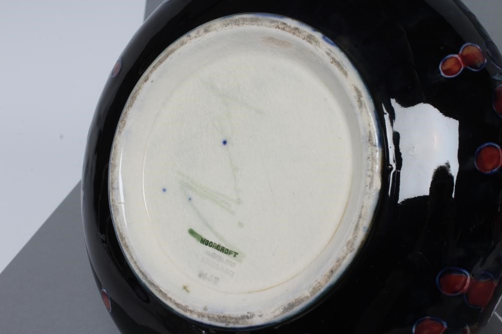 A MOORCROFT POTTERY POMEGRANATE PATTERN VASE Image