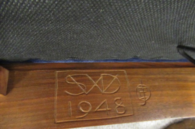 A STANLEY WEBB DAVIES (1894-1978) WALNUT CHAIR Image