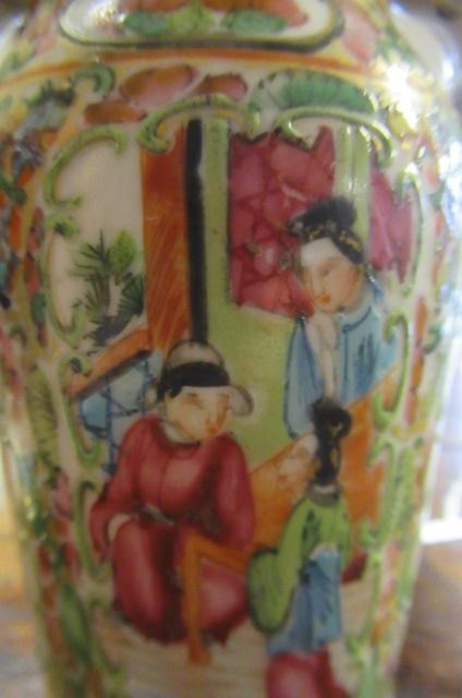 A CANTONESE PORCELAIN VASE AND COVER of small proportions Image