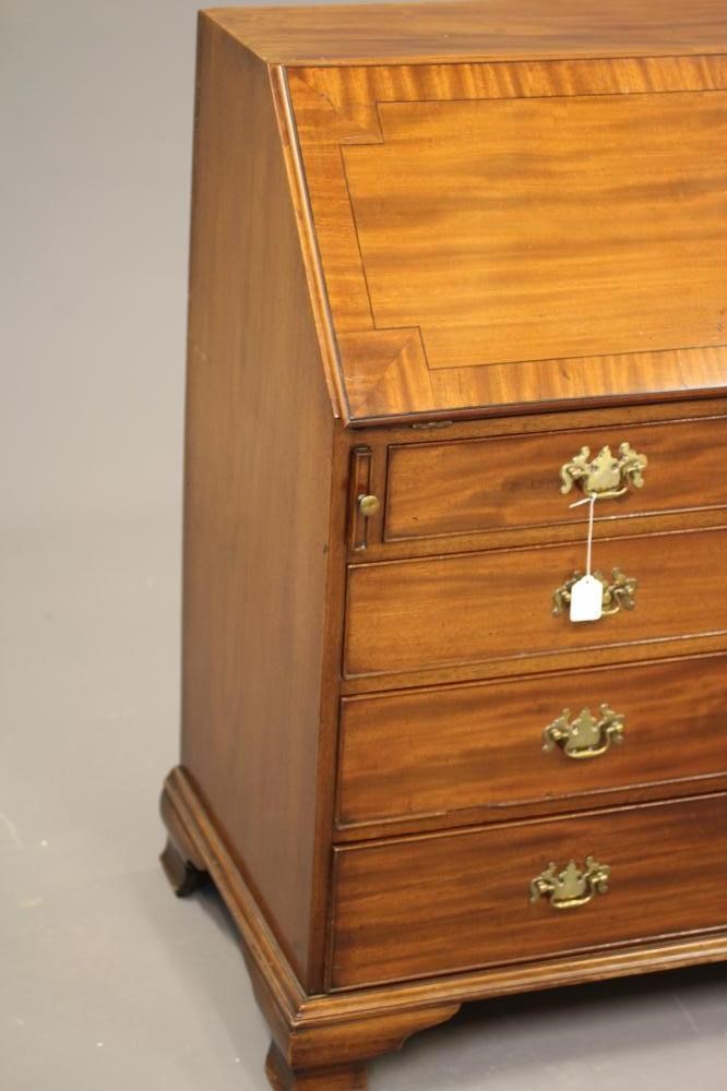 A GEORGIAN MAHOGANY BUREAU Image