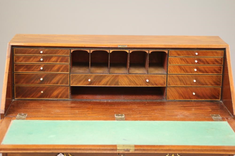 A GEORGIAN MAHOGANY BUREAU Image