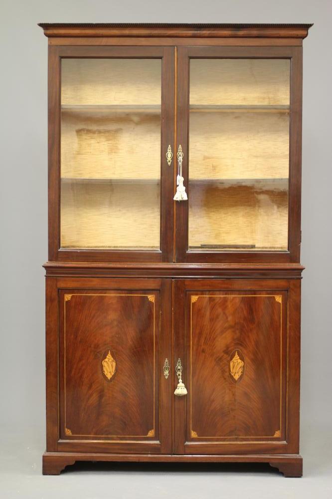 A GEORGIAN MAHOGANY TWO STAGE BOOKCASE Image