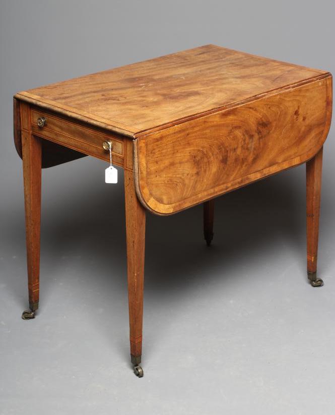 A GEORGIAN MAHOGANY PEMBROKE TABLE Image