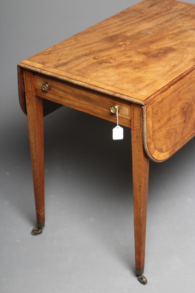A GEORGIAN MAHOGANY PEMBROKE TABLE Image