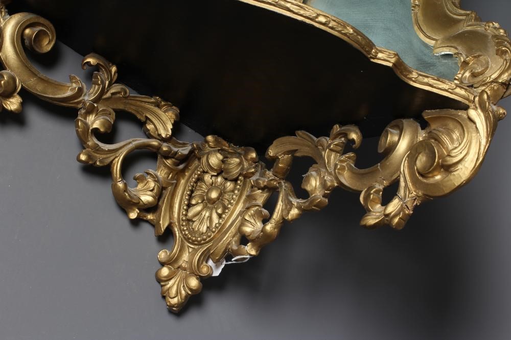 A VICTORIAN GILT WOOD AND GESSO CORNER BRACKET SHELF Image