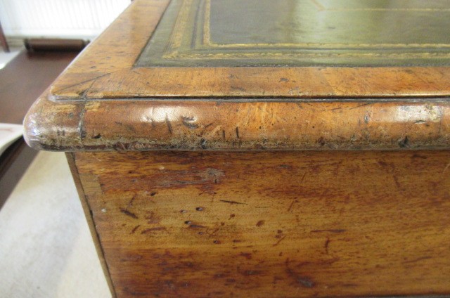 A REGENCY MAHOGANY LIBRARY TABLE Image