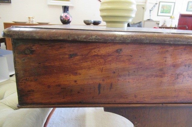 A REGENCY MAHOGANY LIBRARY TABLE Image