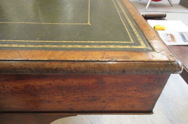 A REGENCY MAHOGANY LIBRARY TABLE Image