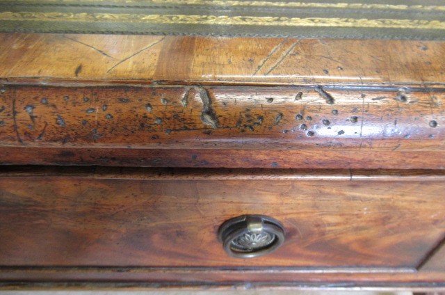 A REGENCY MAHOGANY LIBRARY TABLE Image