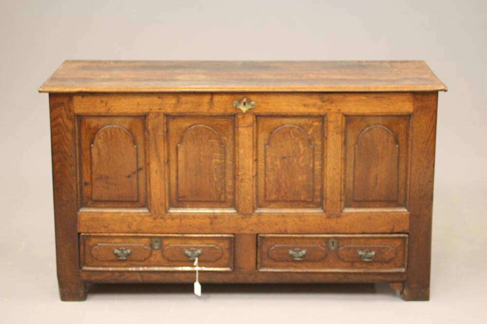 A GEORGIAN OAK CHEST Image
