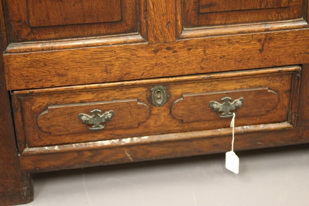 A GEORGIAN OAK CHEST Image