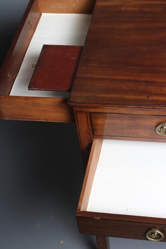 A GEORGIAN MAHOGANY READING TABLE Image