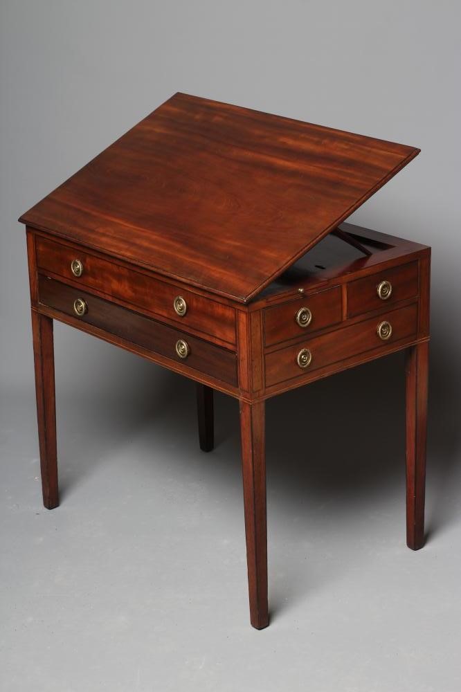 A GEORGIAN MAHOGANY READING TABLE Image