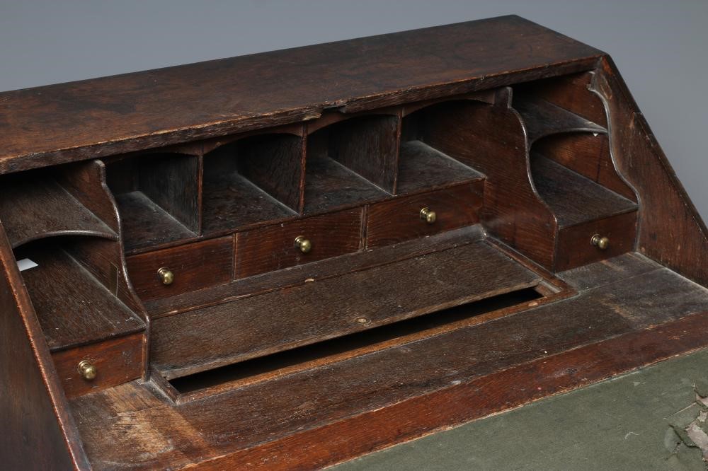 A GEORGIAN OAK BUREAU Image