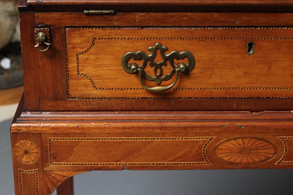 A SMALL EDWARDIAN MAHOGANY BONHEUR DU JOUR with chequer stringing and inlaid paterae Image