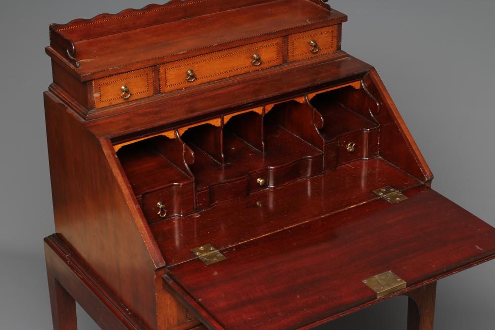 A SMALL EDWARDIAN MAHOGANY BONHEUR DU JOUR with chequer stringing and inlaid paterae Image