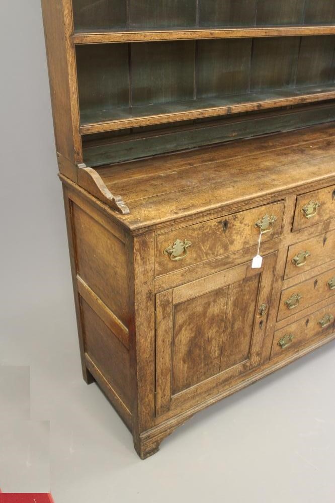A GEORGIAN OAK ENCLOSED DRESSER Image