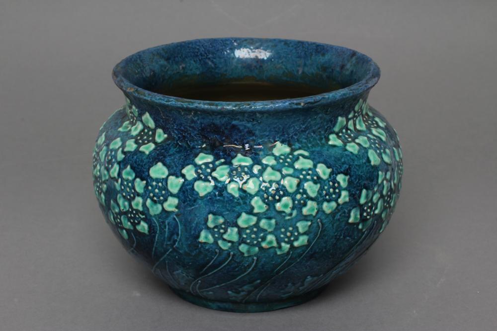 A WARDLE ART POTTERY CACHE-POT Image