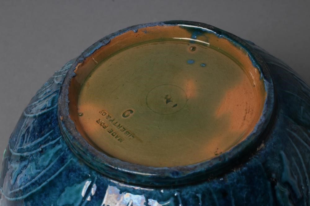 A WARDLE ART POTTERY CACHE-POT Image