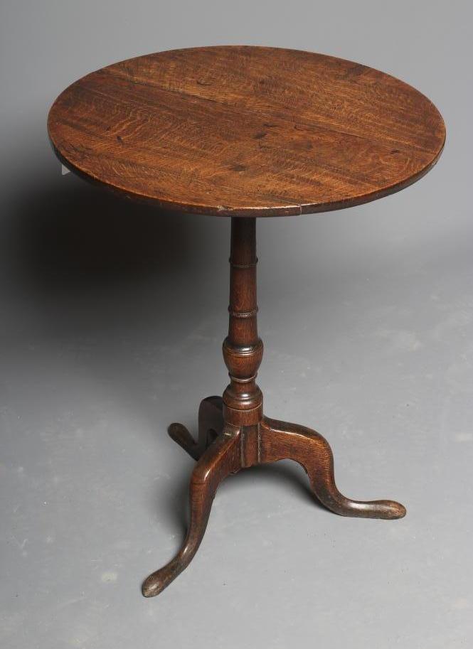 A GEORGIAN OAK TRIPOD TABLE Image