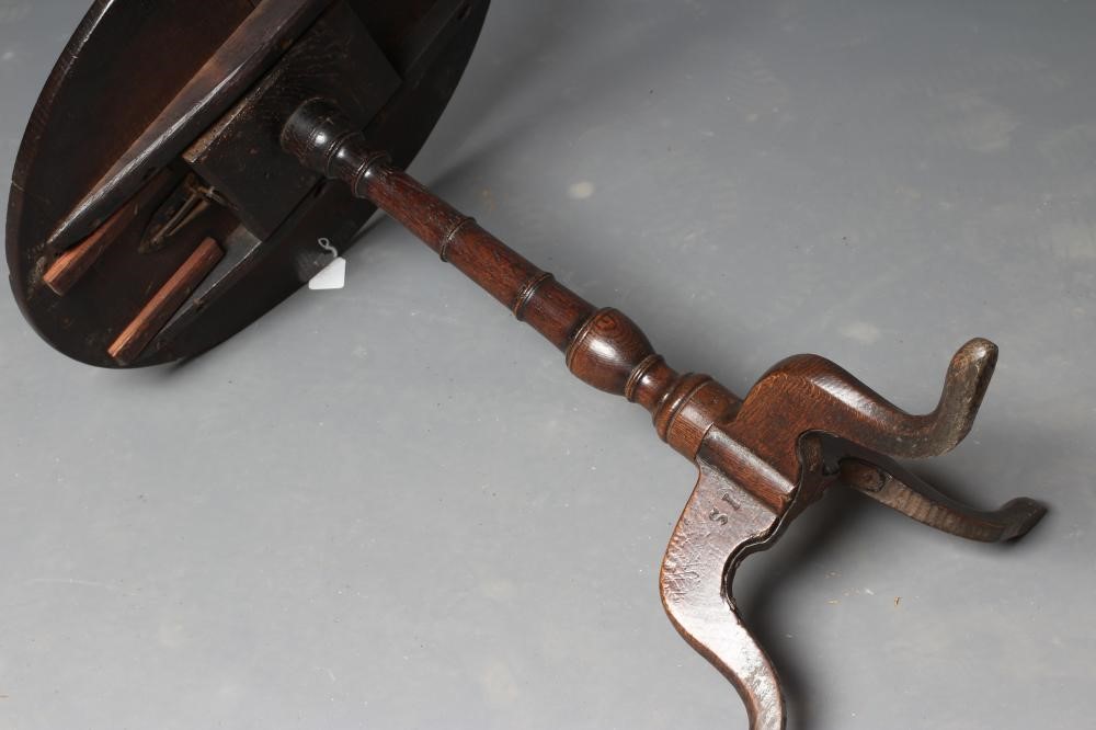 A GEORGIAN OAK TRIPOD TABLE Image
