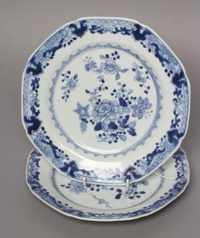 A PAIR OF CHINESE EXPORT PORCELAIN PLATES of octagonal form Image