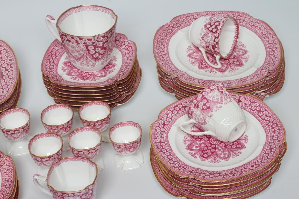 AN EXTENSIVE COMPOSITE COPELAND SPODE CHINA "PRIMROSE" PATTERN BREAKFAST SERVICE Image