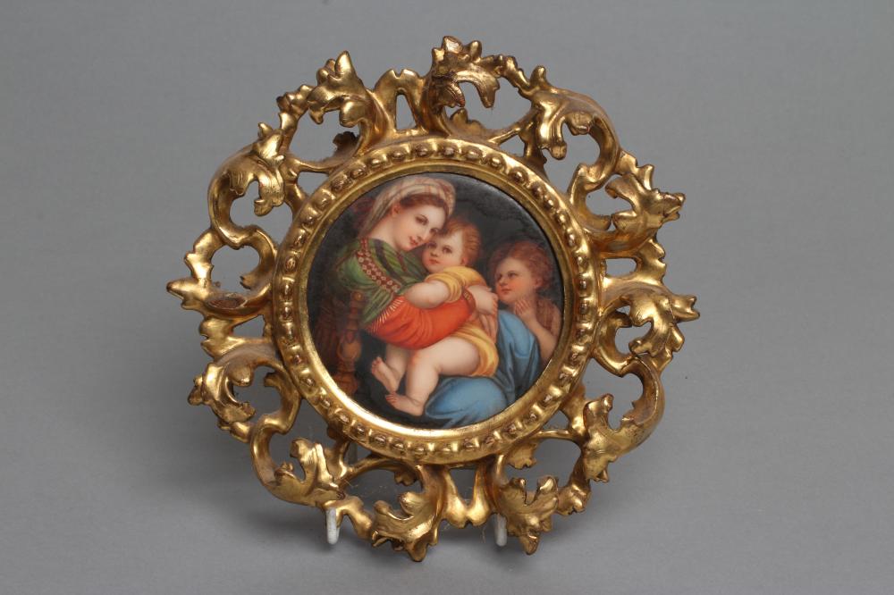 A CONTINENTAL PORCELAIN ROUNDEL Image