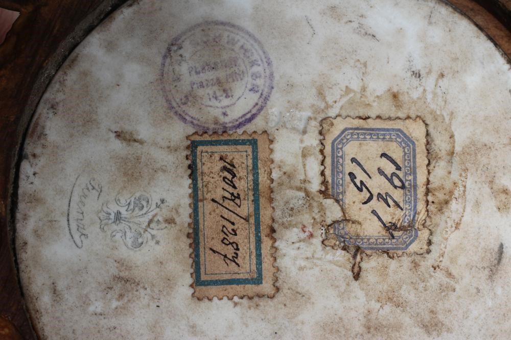 A CONTINENTAL PORCELAIN ROUNDEL Image