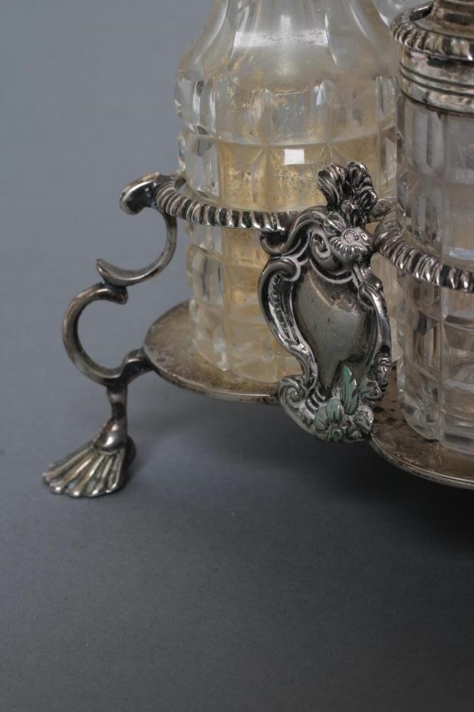 A VICTORIAN SILVER SMALL WARWICK CRUET Image