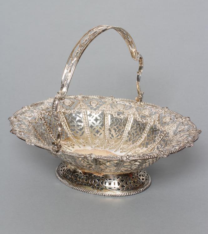 A LATE VICTORIAN SILVER BASKET Image