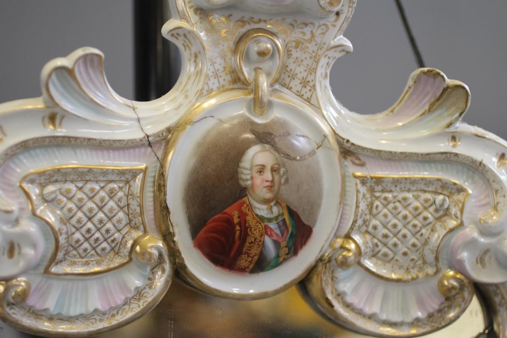 A LARGE GERMAN PORCELAIN MIRROR FRAME Image