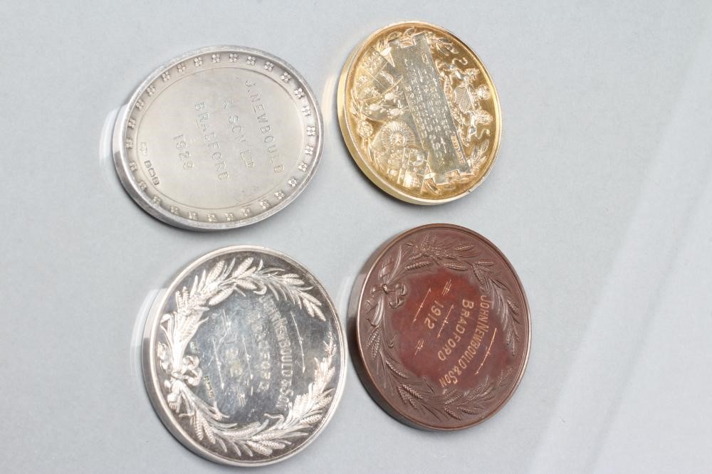 A LATE VICTORIAN 9CT GOLD "BAKERS' AND CONFECTIONERS' EXHIBITION (MANCHESTER)" MEDAL Image