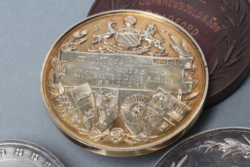 A LATE VICTORIAN 9CT GOLD "BAKERS' AND CONFECTIONERS' EXHIBITION (MANCHESTER)" MEDAL Image