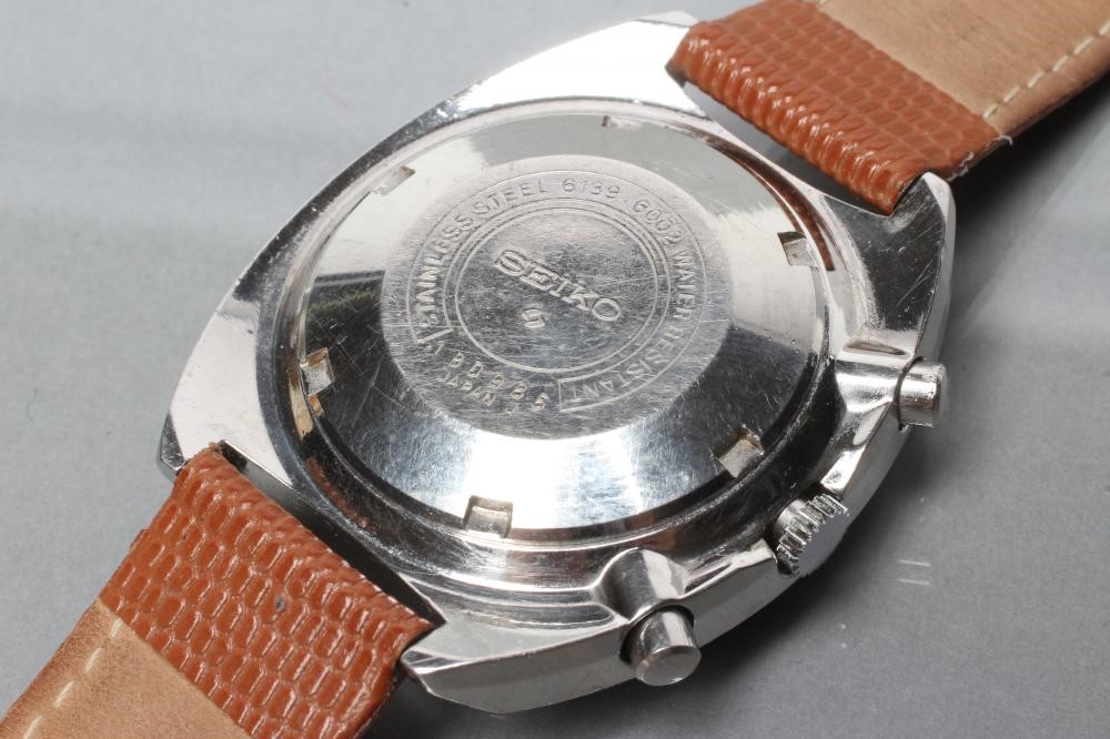 A GENTLEMAN'S 1970'S SEIKO AUTOMATIC CHRONOGRAPH "POGUE" WRISTWATCH Image