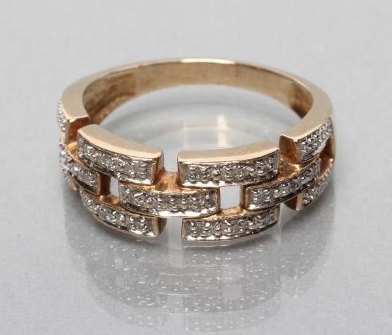 A DIAMOND DRESS RING Image