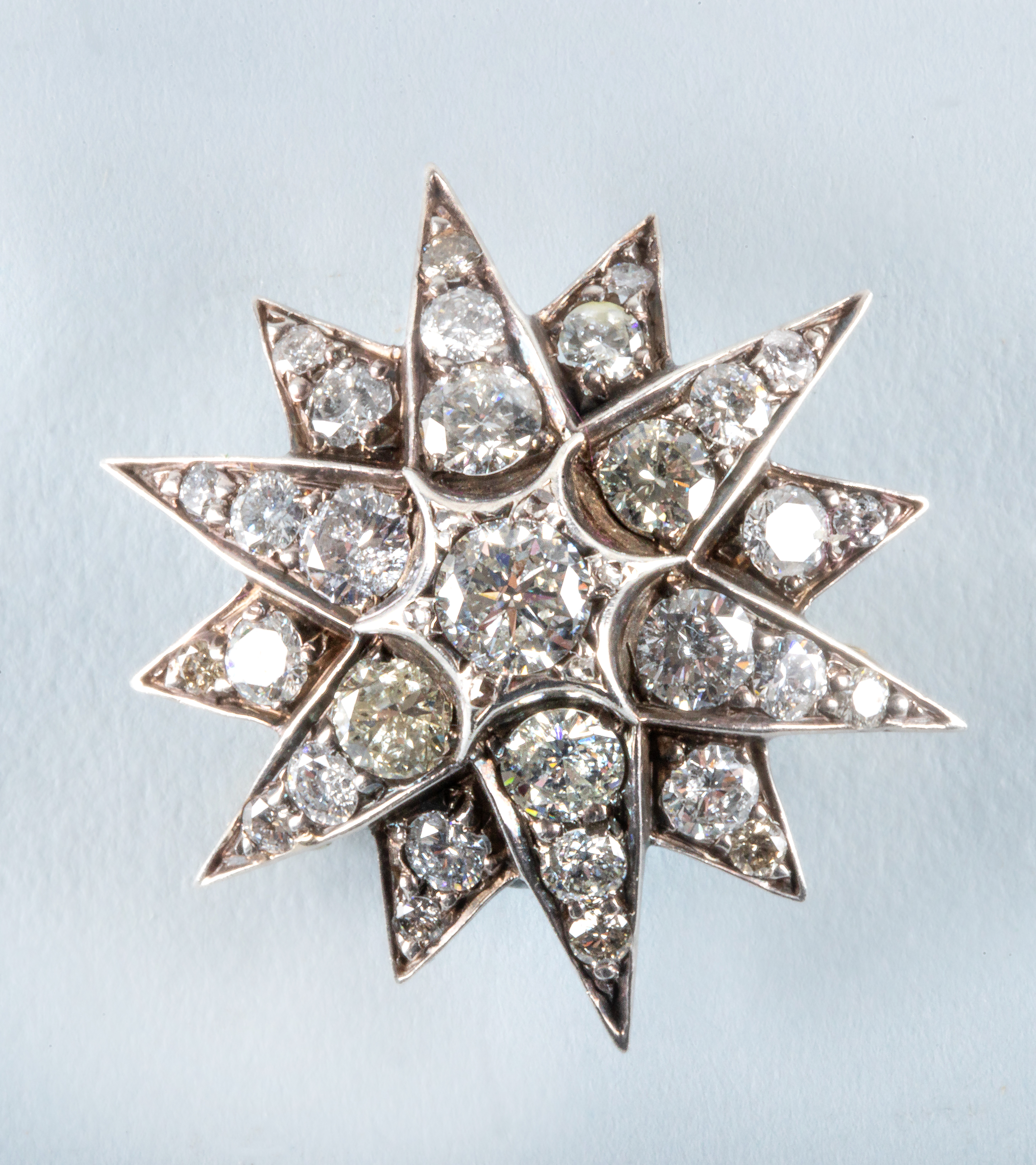 A VICTORIAN DIAMOND STAR BROOCH Image