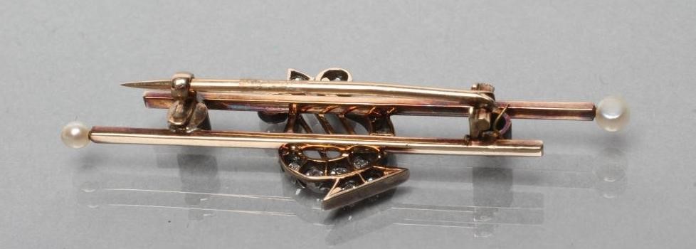 A LATE VICTORIAN BROOCH Image