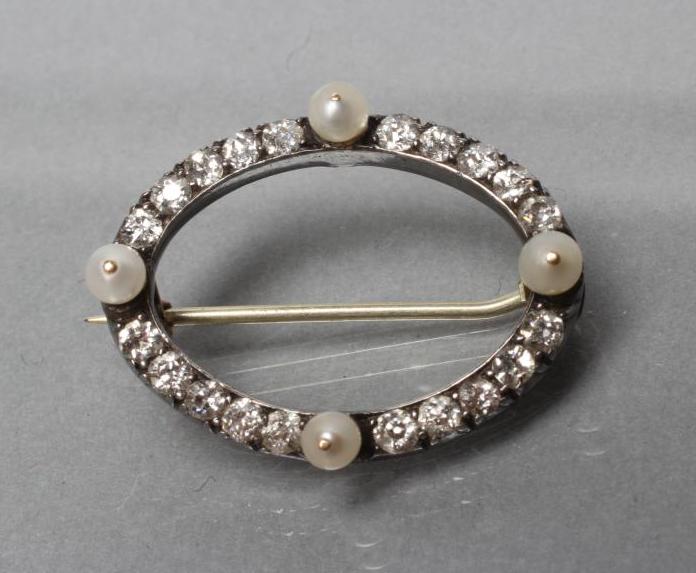 A LATE VICTORIAN DIAMOND BROOCH Image