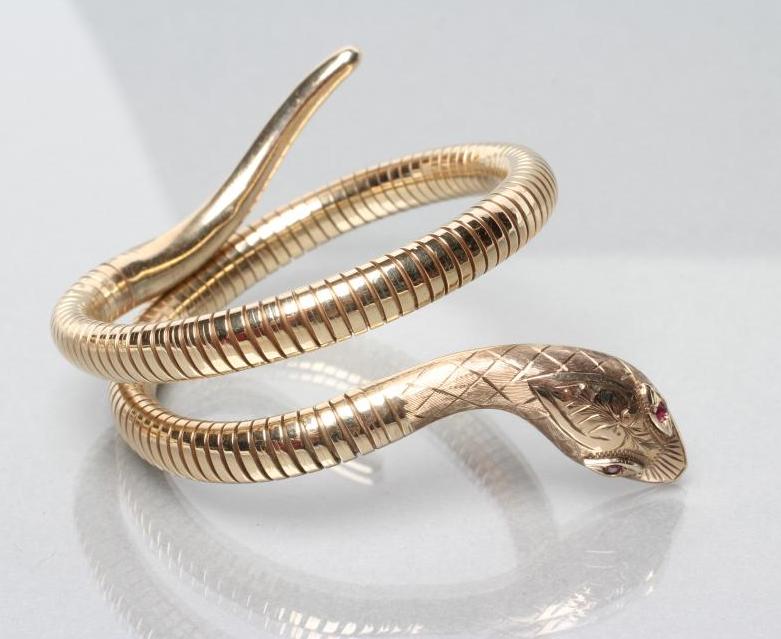 A VICTORIAN STYLE 9CT GOLD SERPENT BANGLE Image
