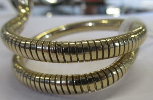 A VICTORIAN STYLE 9CT GOLD SERPENT BANGLE Image