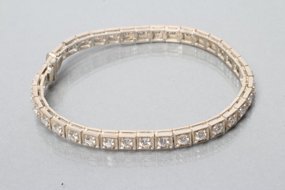 A SILVER TENNIS BRACELET Image