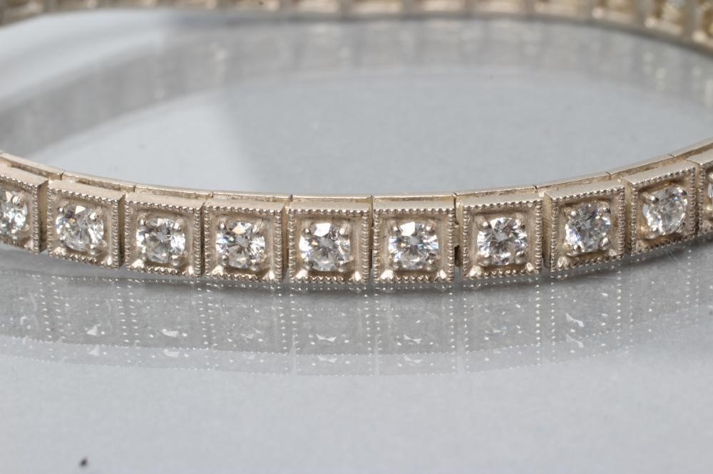 A SILVER TENNIS BRACELET Image