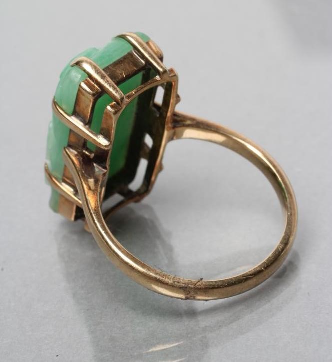 A COCKTAIL RING Image