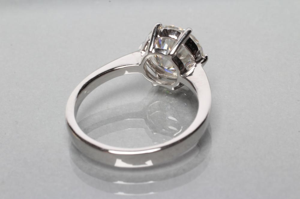 A MOISSANITE SOLITAIRE RING Image
