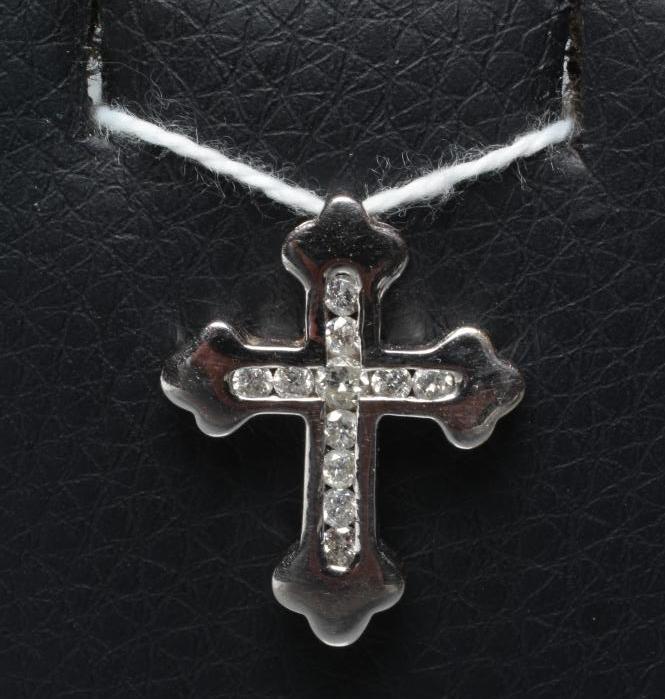 A SMALL DIAMOND CROSS PENDANT Image